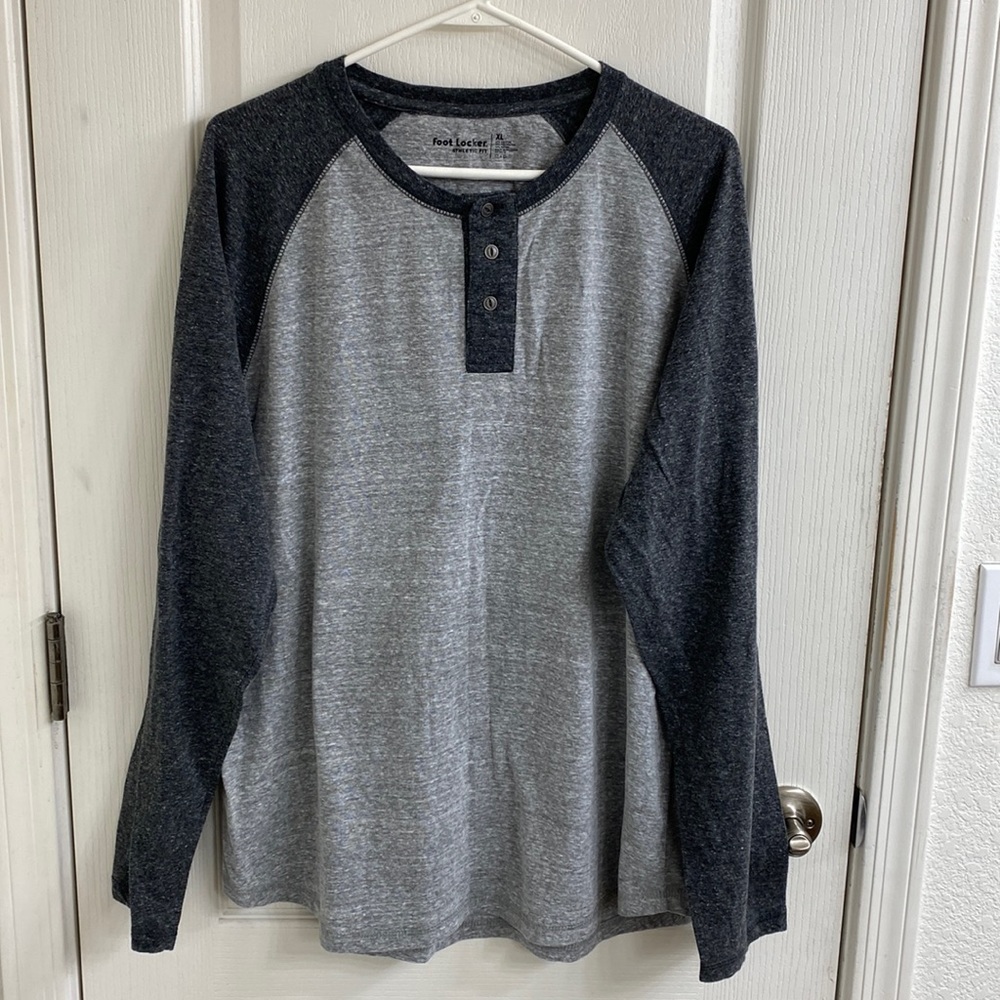 Men’s XL Foot Locker Athletic Fit Long Sleeve Shirt